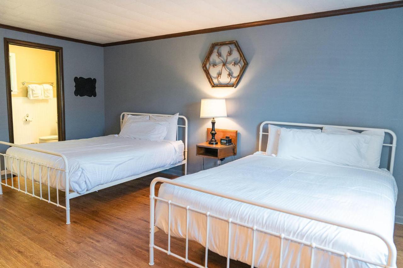 Whispering Winds Motel Auburn Buitenkant foto
