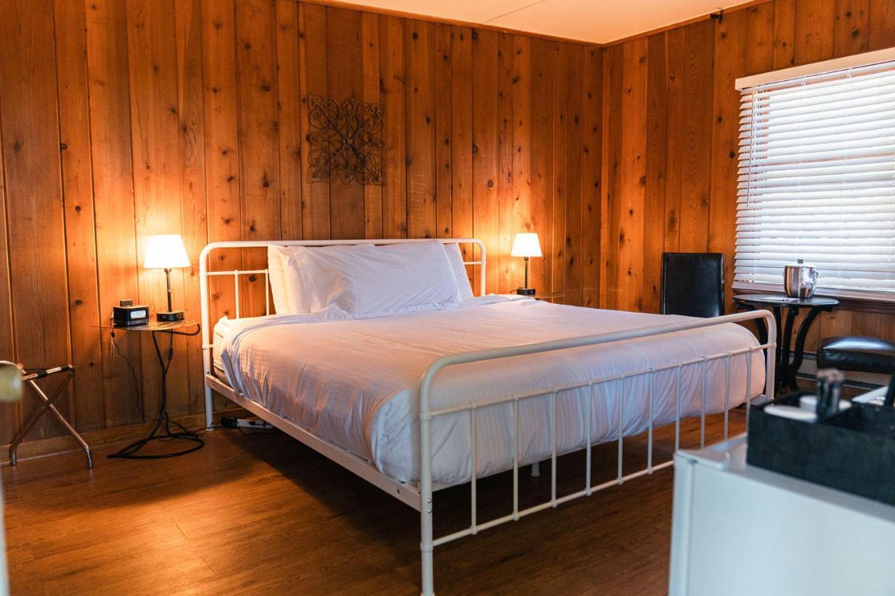 Whispering Winds Motel Auburn Buitenkant foto