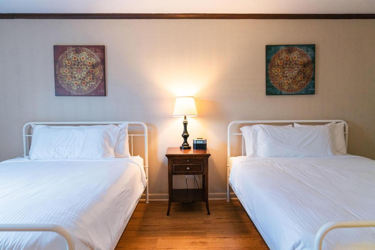 Whispering Winds Motel Auburn Buitenkant foto